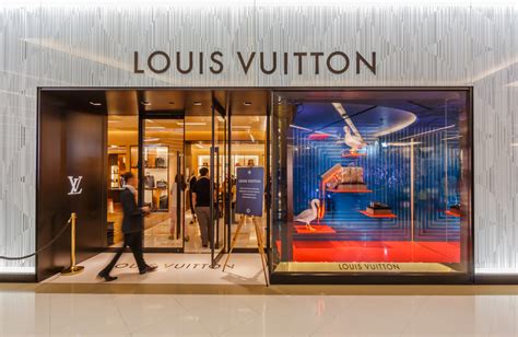 lv closing time|Store Locator .